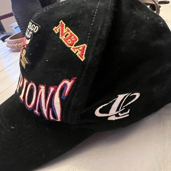 Vintage 1997 NBA Champions Chicago Bulls Hat - Picture 3 of 5